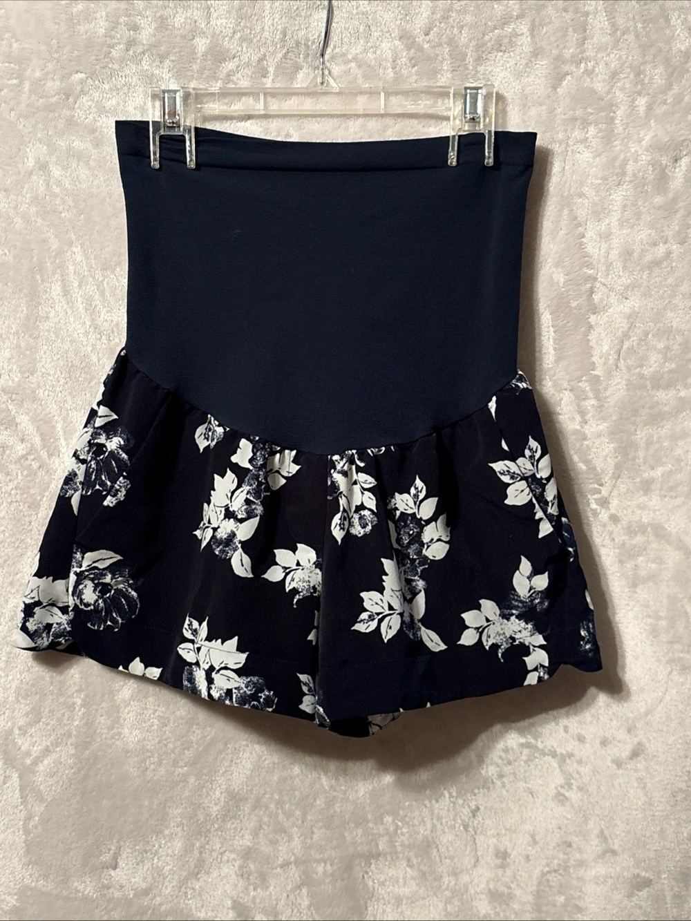 A Pea in the Pod Navy and White maternity Floral shorts